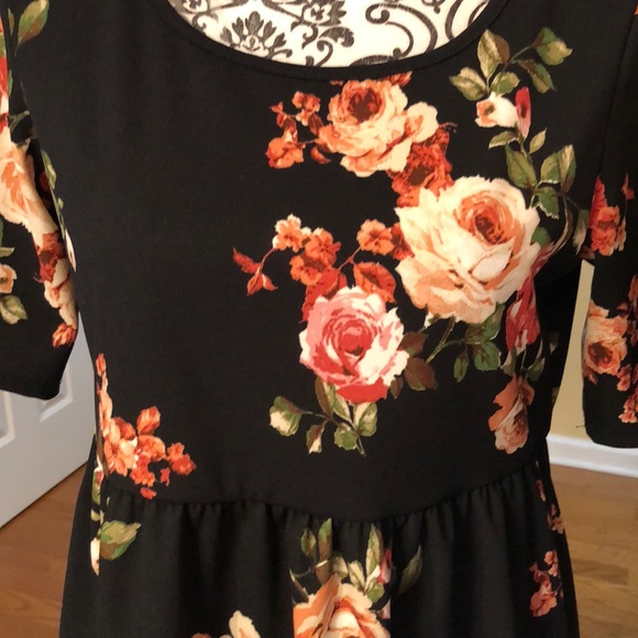 Gorgeous Black Dress, Floral Motif. Large. New - Picture 3 of 4